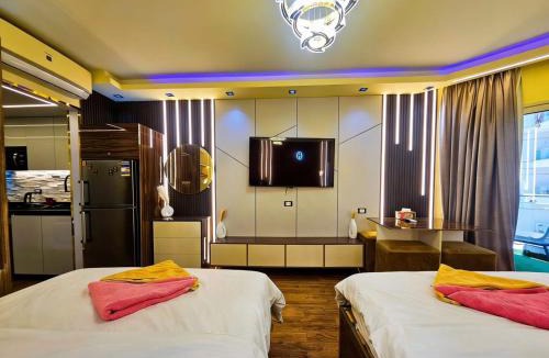 Corniche Road-Dahar Apartment | Studio 2 double beds balcony free WiFiC201