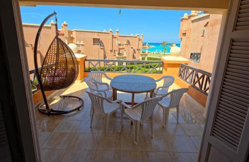 Sidi Abd El-Rahman Ski Chalet | Lazordy bay chalet (X7)