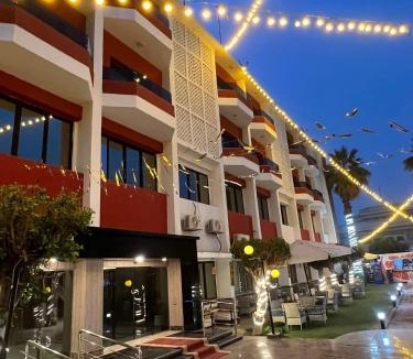Akhmim Hotel | فندق ميريت امون سوهاج