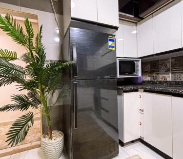 Al Duqqi Apartment | Cozy Twin Room Central Mohandessin near El-Dowal