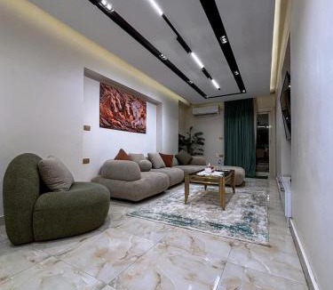 Al Duqqi Apartment | Cozy Twin Room Central Mohandessin near El-Dowal