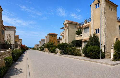 Ad-Dab'ah Ski Chalet | Ghazala Valley Ground floor 3BR 2min walk to beach