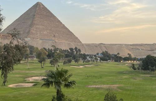 Kafrat al Jabal Apartment | zosar pyramids view