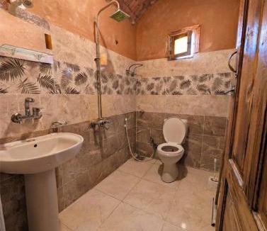 Siwa Ski Chalet | Mezorin Farm & Hot Spring - Peaceful Eco-Retreat & Private Stay