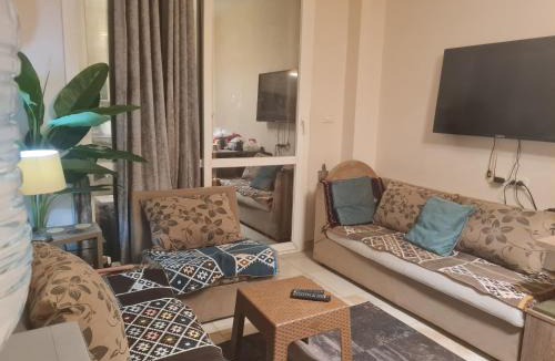 Zafarana Ski Chalet | شاليه غرفتين ارضى بجنينه صف اول بحر و بسين بقرية كورنادو مارينا السخنه للعائلات فقط او جروب بنات