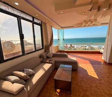 Al-Muntazah Apartment | Direct Beachfront - Sea View 2 bed rooms