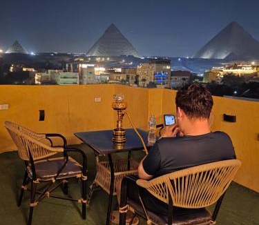 Giza House | LOAY PYRAMIDS VIEW