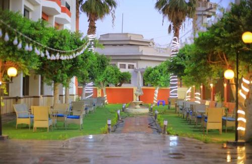 Akhmim Hotel | فندق ميريت امون سوهاج