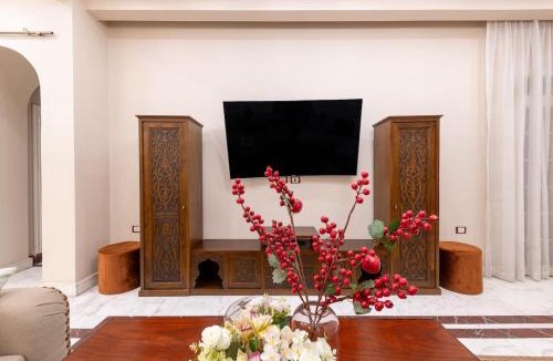 Qasr an-Nil Apartment | High-Ceiling Iconic khan Walk to Tahrir & AUC