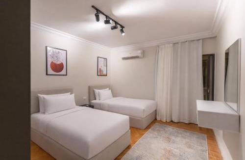 Cairo Apartment | Cairo Homes Luxury 4BR Apartment with Balcony & Nile View Maadi