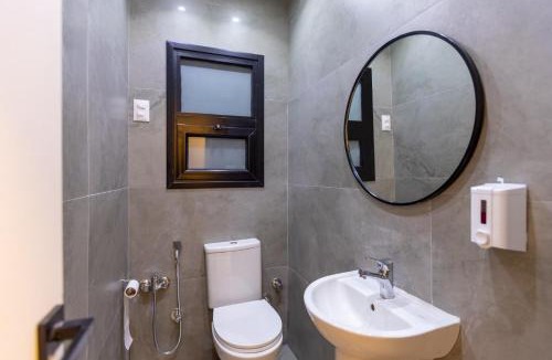 Cairo Apartment | Cairo Homes Luxury 4BR Apartment with Balcony & Nile View Maadi
