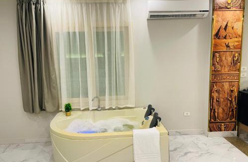 Kafrat al Jabal Hotel | Golden mask pyramids inn