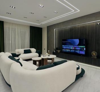 Cairo Apartment | Luxury 3 Master Bedrooms Nile& Pyramids open View