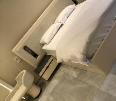 Al Duqqi Apartment | شقة للايجار مفروشه في المهندسين