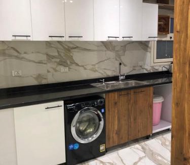 Al Duqqi Apartment | شقة للايجار مفروشه في المهندسين