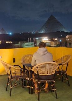 Giza House | LOAY PYRAMIDS VIEW