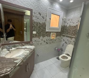Al-Basatin Apartment | Modern Comfort in Degla View