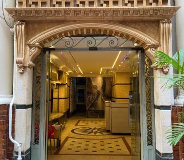 Al-Jumruk Apartment | Qaitbay Citadel View