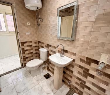 Kafrat al Jabal Hostel | Energy Pyramids View