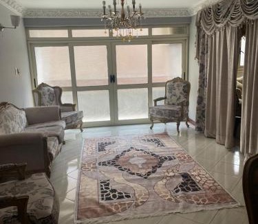 Ad-Darb al-Ahmar Apartment | شقة مخدومة جسر السويس