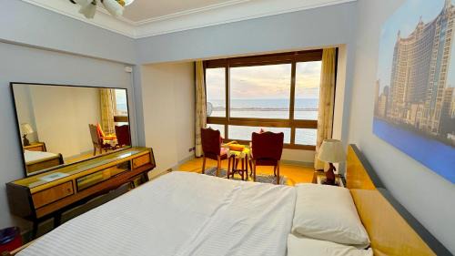 Al-Muntazah Apartment | No AC - Vintage Modernized Sea View Apartment - بدون مكيف