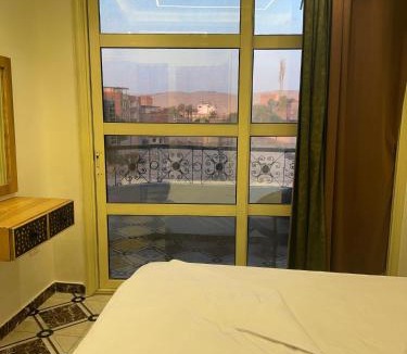 Shurtah al-Dakhlah Hotel | House of Kings pyramids view