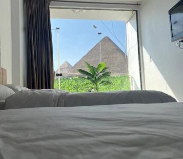 Al Haram Apartment | Sola Pyramids View