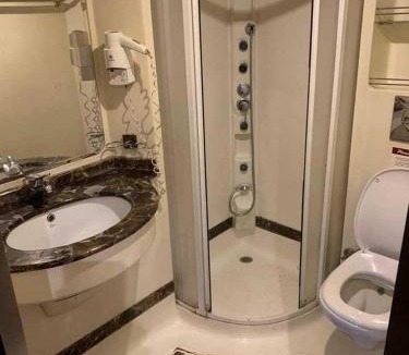 Turah Hotel | نايل كروز المعادي