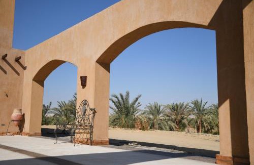 Al Bawiti Cabin | Tzila Bahariya