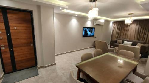 Agouza Apartment | شقة مستوى فندقى المهندسين للعائلات فقط