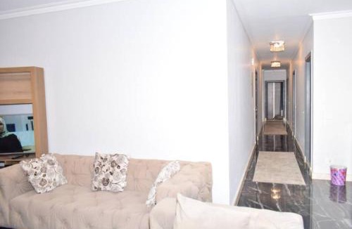 Al Duqqi Apartment | شقه 17