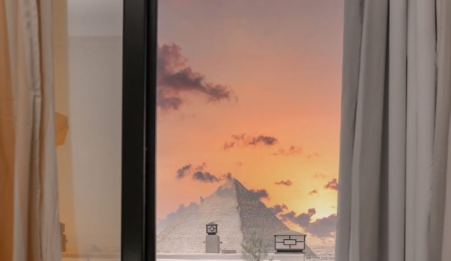 Khan Duidar Inn - Pyramids View Rooftop in Giza