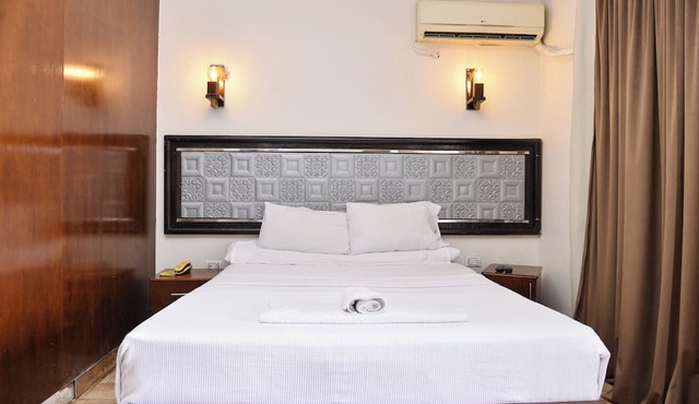 lora Altahrir hotel