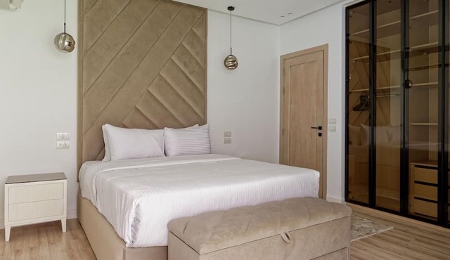 VESTA - Luxury APT - 1BR - Lake View Residence