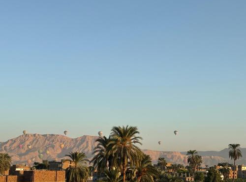 Nile crown Apartments in Al Aqālitah