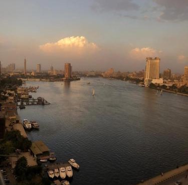 شقة بإطلالة بانوراما علي النيل في وسط القاهرة in Cairo
