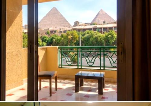 Tut pyramids view Hotel in Cairo