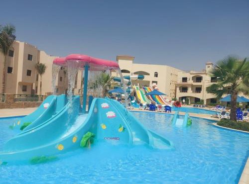 العين السخنة palm beach resort شاليه عائلات فقط in Ataqah