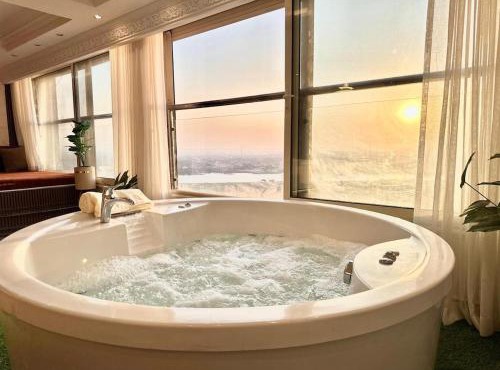 3BR peaceful Maddi Nile View Stays Jacuzzi in Some Units in Cairo