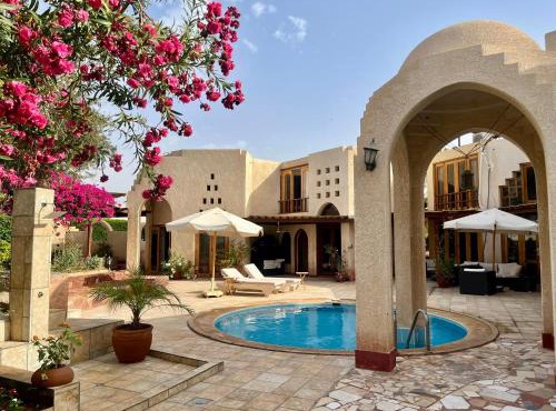 Villa Gamila, private Ferienwohnungen direkt am Meer mit Garten und Pool