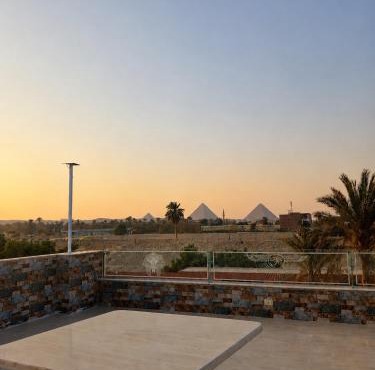 King pyramids Resort in Cairo