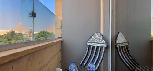 Ivory Pyramids View inn