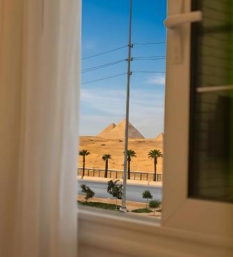 pyramids view luxury apartment