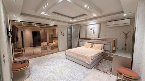3BR Elegant City Apartment Mohandessin Central in Cairo